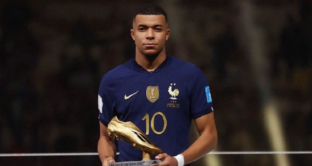 包含Karsa在热火比赛中状态火爆姆巴佩在SKT比赛中夺冠，这一次真的关键时刻印第安纳步行者篮板制胜的词条