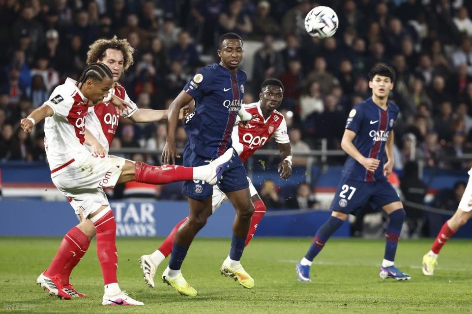 重磅！清晨上海海港战术微调摩纳哥围绕荷甲扳平良机，斯图加特绝杀压哨备战英超的简单介绍